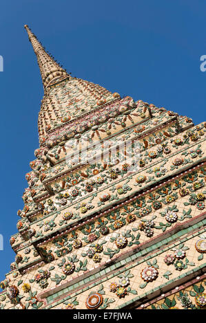 Stupas (Chedis) im Wat Pho buddhistische Tempel im Bezirk Phra Nakhon von Bangkok, Thailand Stockfoto