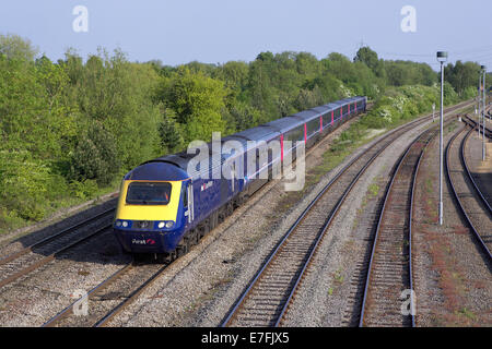 erste große westliche hst Richtung Norden durch Hinksey, Oxford mit 1W07 1722 London Paddington mit Hereford-Dienst auf 31.05.13. Stockfoto