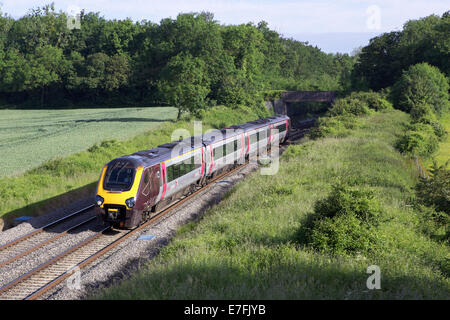 Ein Arriva cross Country Voyager Süden durchläuft Croome, Worcestershire mit einem Leeds-Plymouth-Service am Morgen des 13 / Stockfoto