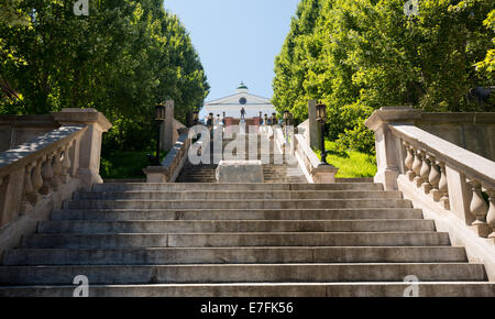 Monument-Terrasse als Reihe von Schritten und Denkmäler bis zum Gerichtsgebäude in Lynchburg, Virginia im Jahr 1925 entworfen Stockfoto