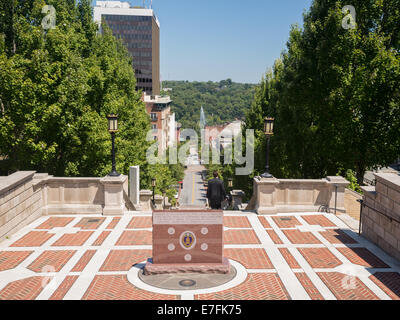 Purple Heart-Denkmal am Monument-Terrasse im Jahr 1925 als Reihe von Schritten und Denkmäler bis zum Gerichtsgebäude in Lynchburg Jungfrau konzipiert Stockfoto