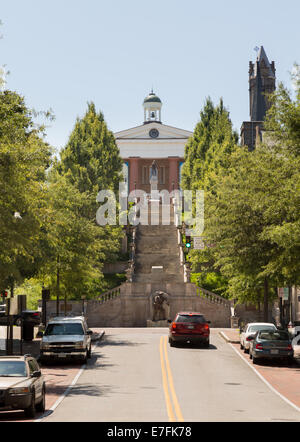 Monument-Terrasse als Reihe von Schritten und Denkmäler bis zum Gerichtsgebäude in Lynchburg, Virginia im Jahr 1925 entworfen Stockfoto