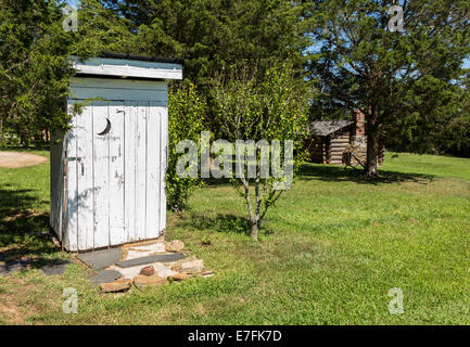 Nebengebäude oder Geheimrat Gehäuse Toilette Clover Hill Village ist eine Website mit rekonstruierten Hütten und Häuser aus den 1830er Jahren als ein typi Stockfoto