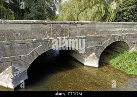 Queensbury Brücke über Fluß Avon in Amesbury, Wiltshire UK Stockfoto