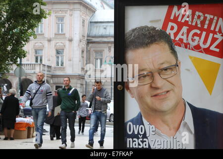 (140916)--SARAJEVO, 16. September 2014 (Xinhua)--das Foto aufgenommen am 16. September 2014 zeigt ein Plakat eines Kandidaten für den Wahlkampf in Sarajevo, Bosnien und Herzegowina. Kampagne der allgemeinen Wahlen in Bosnien und Herzegowina weiterhin bis zum 12. Oktober, dem Tag für die Wahl. (Xinhua/Haris Memija) (Dzl) Stockfoto