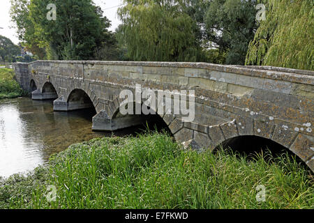 Queensbury Brücke über Fluß Avon in Amesbury, Wiltshire UK Stockfoto