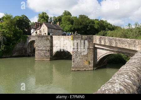 Fluß Teme und Charlton Arms Hotel, Ludlow, Shropshire, England, Vereinigtes Königreich, Europa Stockfoto