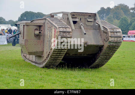 Replikat britischen Mk IV Panzer des 1. Weltkrieges für die Spielberg-Film "Haudegen" gebaut und nun im Tank Museum, Bovington. Stockfoto