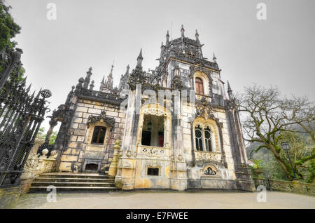 Alte Villa in Quinta da Regaleira, Sintra, Portugal. Stockfoto