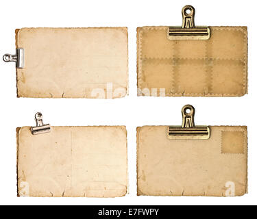 Blank im Alter Papierbögen mit Clip isoliert auf weißem Hintergrund Stockfoto