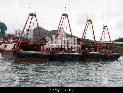 Angelboote/Fischerboote in Aberdeen Harbour, Hong Kong Insel, Hong Kong Stockfoto