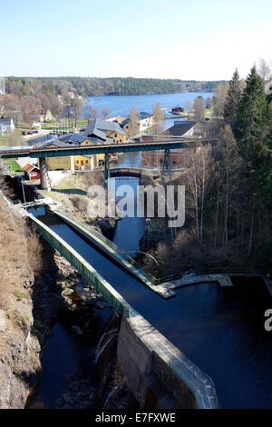 Rande der Stadt Wasserbrücke, ein touristisches Ziel, an den Ufern des Dalsland-Kanals. Schweden. Stockfoto