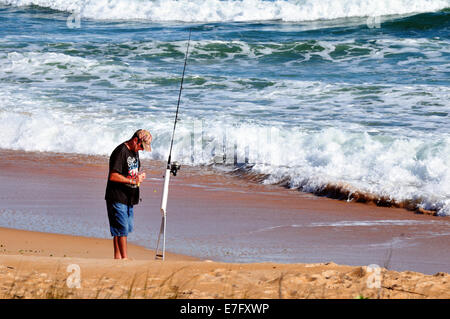 Fischer, seinen Haken, Ormond Beach, Florida Köder vorbereiten Stockfoto