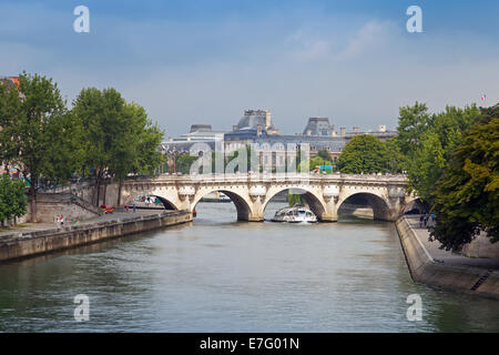 Neue Brücke Pont Neuf. Älteste Brücke über den Fluss Seine in Paris, Frankreich Stockfoto