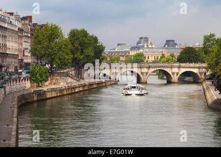 Pont Neuf, älteste Brücke über den Fluss Seine in Paris, Frankreich Stockfoto