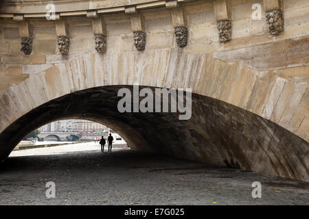 Pont Neuf. Neue Brücke ist die älteste Brücke über den Fluss Seine in Paris, Frankreich Stockfoto