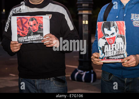 London, UK. 16. September 2014.  Antikapitalistische kollektiven Protest bei der spanischen Botschaft 2014 Credit: Guy Corbishley/Alamy Live News Stockfoto