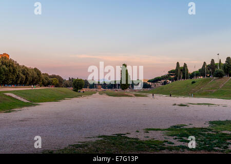 Circo Massimo in Rom bei Sonnenuntergang. Circus Maximus, Rom Stockfoto