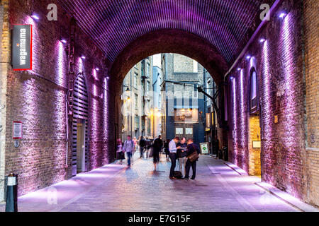 Klink Street Bogen bei Nacht-London-UK Stockfoto