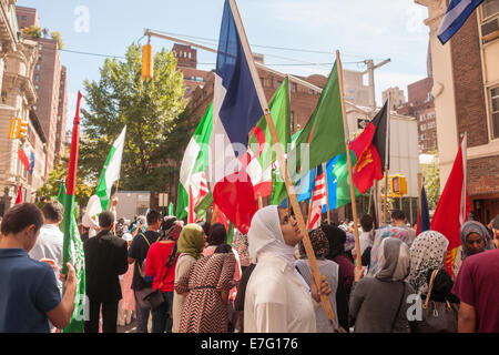 Muslime aus der Tri-State-Bereich sammeln auf der Madison Avenue in New York Stockfoto