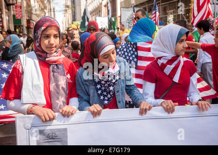 Muslime aus der Tri-State-Bereich sammeln auf der Madison Avenue in New York Stockfoto