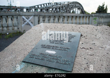 Berlin, Deutschland. 25. August 2014. Eine Vie Boesebruecke an der Bornholmer Straße in Berlin, Deutschland, 25. August 2014-Brücke. Der erste offene Grenzübergang der DDR befand sich an dieser Stelle. Foto: MAURIZIO GAMBARINI/DPA/Alamy Live-Nachrichten Stockfoto