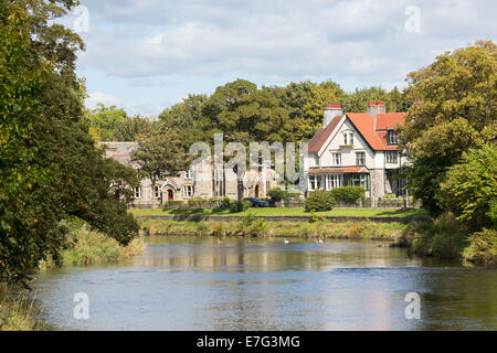 Der Fluss Kent fließt durch Kendal in Cumbria Stockfoto