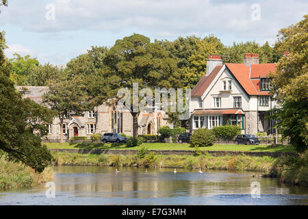 Der Fluss Kent fließt durch Kendal in Cumbria Stockfoto