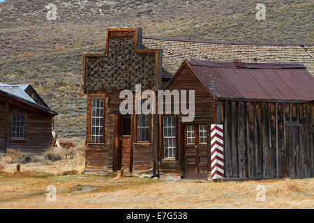 Sam-Leon-Bar und Barber Shop, Geisterstadt Bodie (Höhe 8379 ft/2554 m), Bodie Hills, Eastern Sierra, Kalifornien, USA Stockfoto