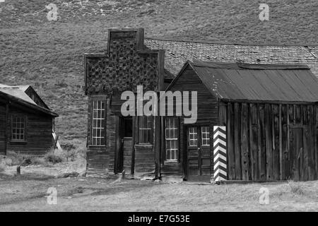 Sam-Leon-Bar und Barber Shop, Geisterstadt Bodie (Höhe 8379 ft/2554 m), Bodie Hills, Eastern Sierra, Kalifornien, USA Stockfoto