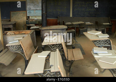 Alten Klassenraum im Schulhaus, Geisterstadt Bodie (Höhe 8379 ft/2554 m), Bodie Hills, Eastern Sierra, Kalifornien, USA Stockfoto