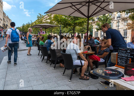 Bordeaux, Frankreich (Burgund), Menge von Personen Getränke, Terrasse, Street Scene, in französischer Sprache Cafe, Bistro Restaurants Stockfoto