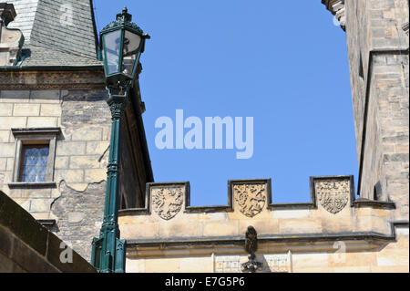 Wappen an der Wand von der Karlsbrücke, Prag, Tschechische Republik Stockfoto