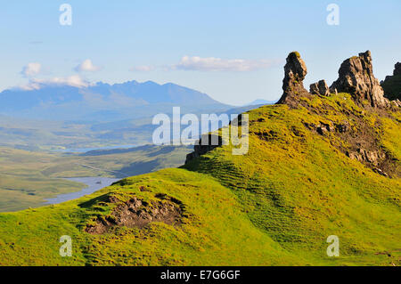 Blick von der Old Man of Storr auf der Isle Of Skye und dem schottischen Festland, Ross, Skye und Lochaber, Isle Of Skye Stockfoto