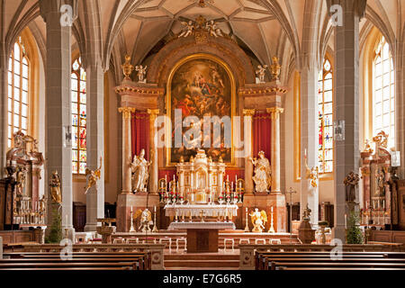 Interieur und Altar, Pfarrei Kirche des St. Philip und Jakob, Altötting, Upper Bavaria, Bavaria, Germany Stockfoto