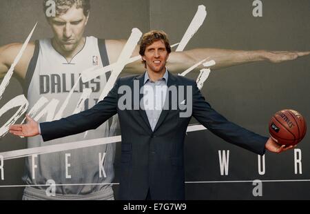 Köln, Deutschland. 16. Sep, 2014. Basketballspieler Dirk Nowitzki für die Premiere des Dokumentarfilms kommt "Nowitzki. Die perfekte Aufnahme "in Köln, 16. September 2014. Der Film wird am 18. September 2014 in die deutschen Kinos kommen. Foto: Henning Kaiser/Dpa/Alamy Live News Stockfoto