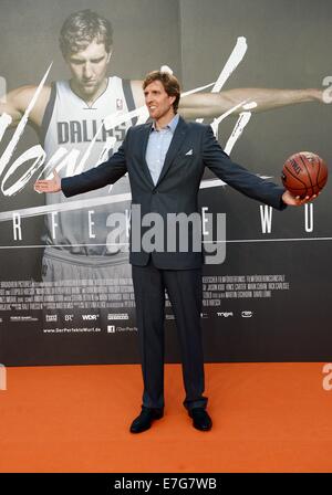 Köln, Deutschland. 16. Sep, 2014. Basketballspieler Dirk Nowitzki für die Premiere des Dokumentarfilms kommt "Nowitzki. Die perfekte Aufnahme "in Köln, 16. September 2014. Der Film wird am 18. September 2014 in die deutschen Kinos kommen. Foto: Henning Kaiser/Dpa/Alamy Live News Stockfoto