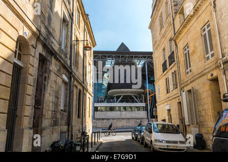Straßenszenen, öffentliche Gebäude, Bordeaux, Frankreich, Französisch Courthouse "Palais de Justice", moderne Architektur, Gutschrift Architekt: Richard Rogers) Stockfoto