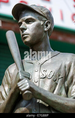 Eines der roten Sox Teamkollegen Statuen außerhalb Gate B Fenway Park in Boston, Massachusetts - USA. Stockfoto