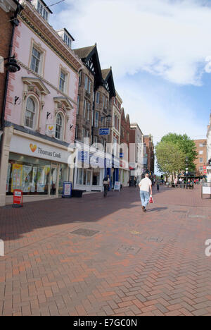 Alte Gebäude, Fassaden und Geschäfte in Shrewsbury Stadtzentrum auf Stolz Hill Stockfoto