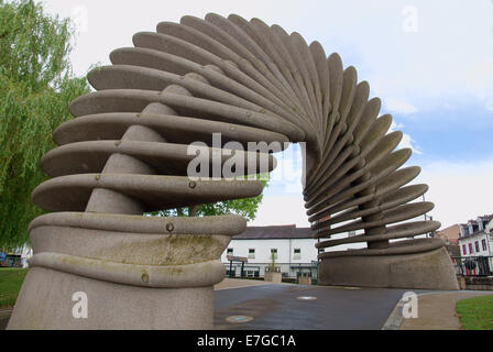 Quantensprung Skulptur das Denkmal für Charles Darwin in Mardol Quay Gärten, Shrewsbury Stockfoto