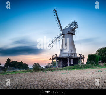 Eine Langzeitbelichtung Woodchurch Windmühle in der Grafschaft Kent Stockfoto