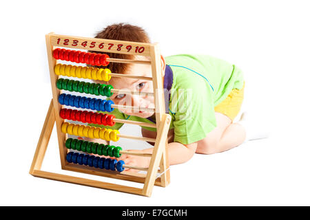 Jolly Baby Boy mit Abacus isoliert auf weißem Hintergrund Stockfoto