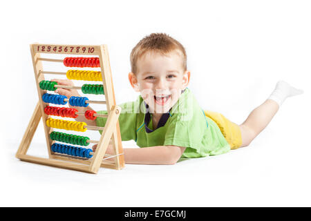 Jolly Baby Boy mit Abacus isoliert auf weißem Hintergrund Stockfoto