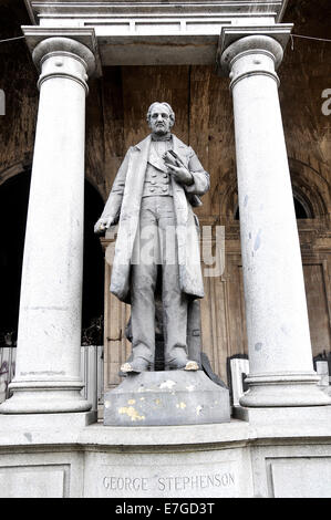 George Stephenson Statue auf der Fassade des alten Bahnhofs Montevideo Uruguay Stockfoto