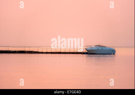 Europa, Frankreich, Korsika, Haute Corse, Cap Corse. Saint Florent. Verankerten Boot. Stockfoto