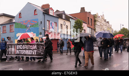 Irische republikanische Internierung Day Parade auf der Falls Road in Belfast, 12.08.2014 Stockfoto