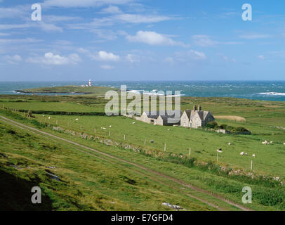 Carreg Fawr Haus und Hof mit dem Leuchtturm hinaus Bardsey Island, North Wales; Morgen Stockfoto