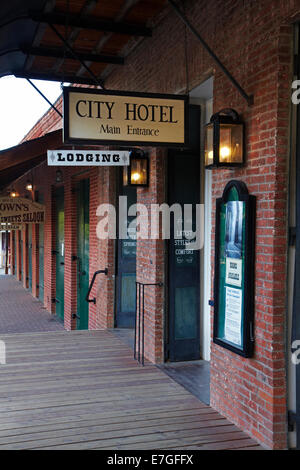 Stadthotel (1856), Main Street, Columbia State Historic Park, Columbia, Tuolumne County, Ausläufer der Sierra Nevada, Kalifornien, US Stockfoto