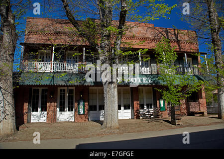 Stadthotel (1856), Main Street, Columbia State Historic Park, Columbia, Tuolumne County, Ausläufer der Sierra Nevada, Kalifornien, US Stockfoto